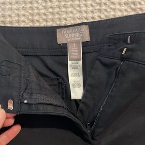 💓Chico's M/8 Fabulously Slimming Black CAPRI Pants